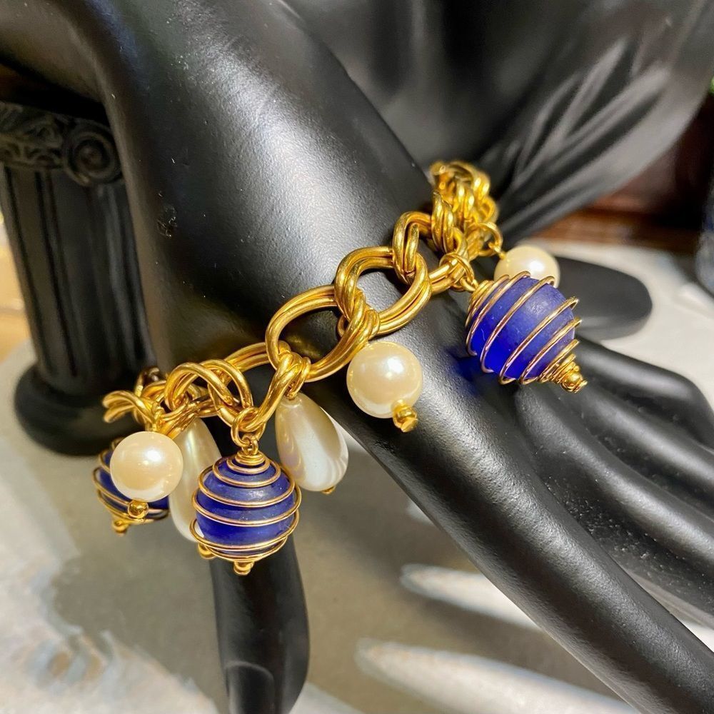 VINTAGE faux pearl & blue bracelet